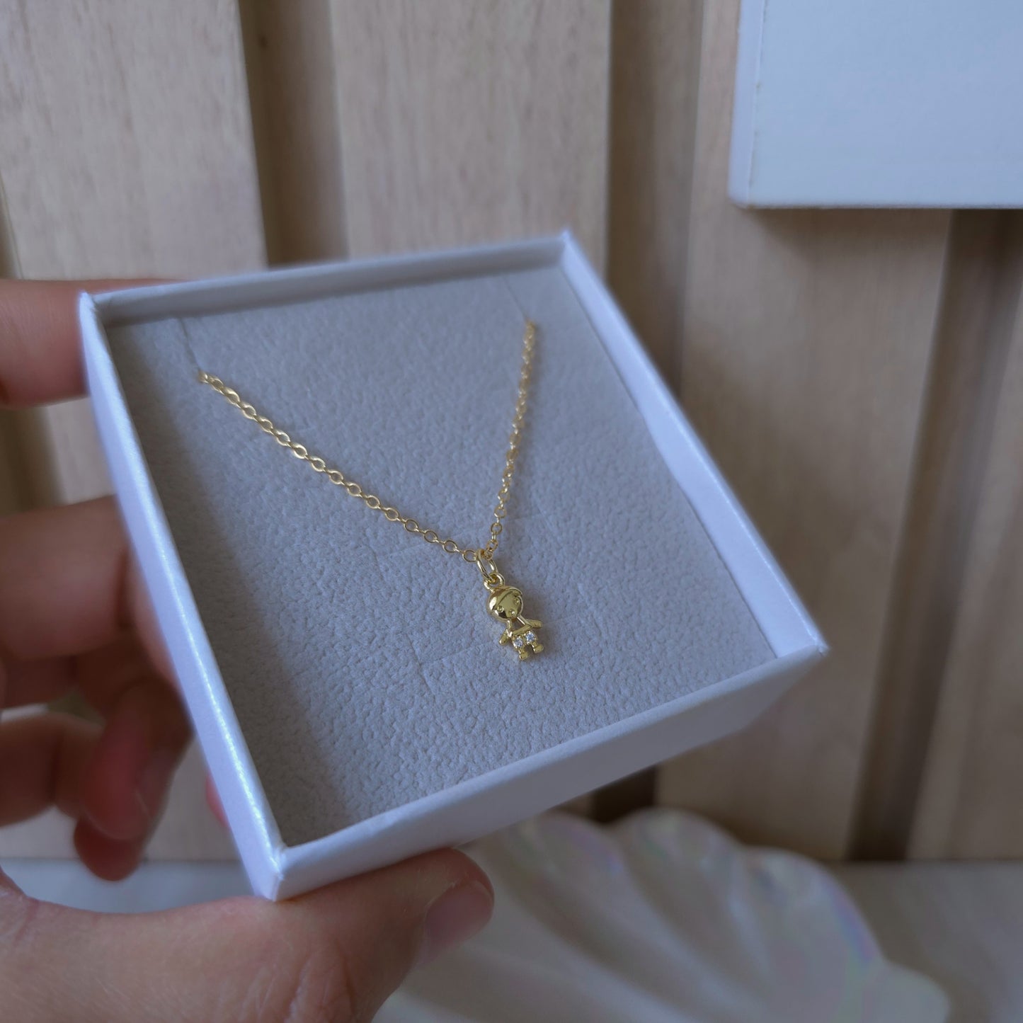 COLLAR CON COLGANTE NIÑO/A