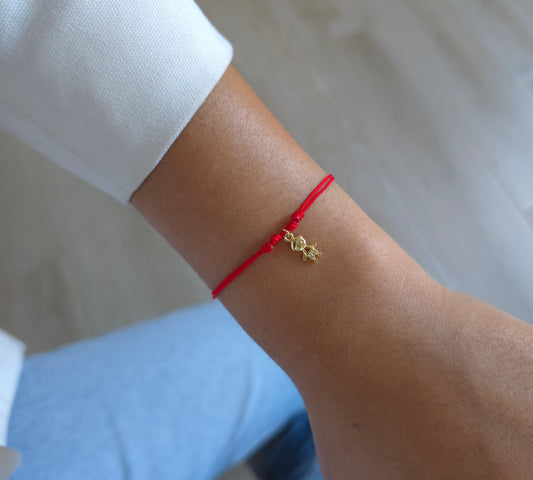 Pulsera Hilo Rojo Niño oro 18K(Baño) Ajustable ✨